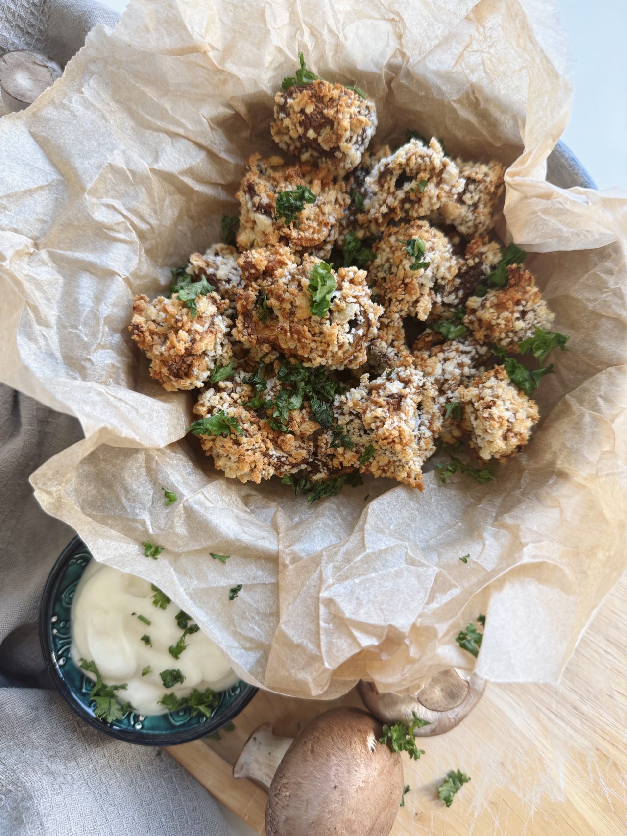 Knusprige Airfryer-Champignons auf Teller