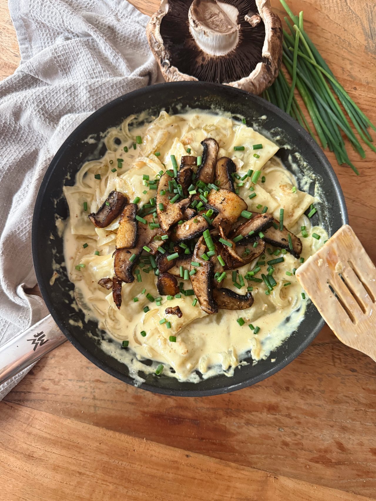 Vegane Maultaschenpfanne mit Portobello-Pilzen