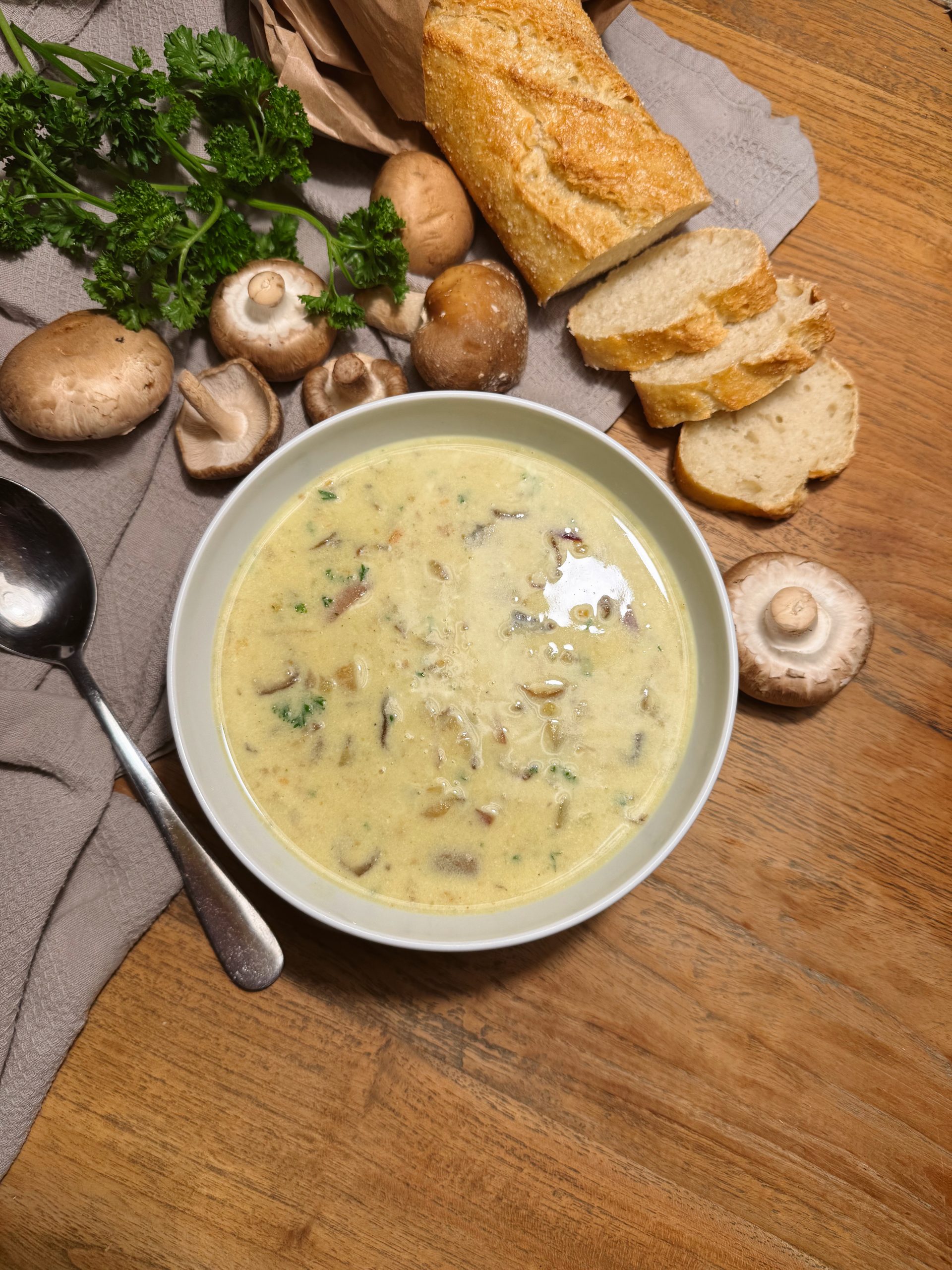 Cremige Pilzsuppe mit Curry und Shiitake