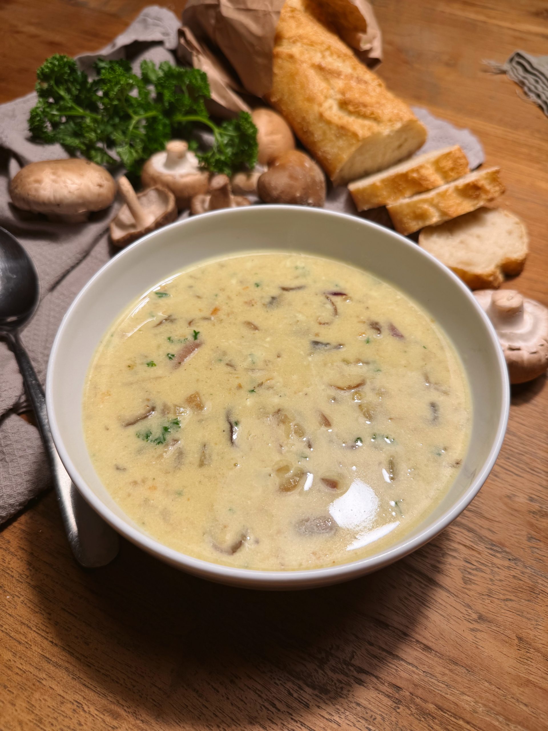 Cremige Pilzsuppe mit Curry und Shiitake