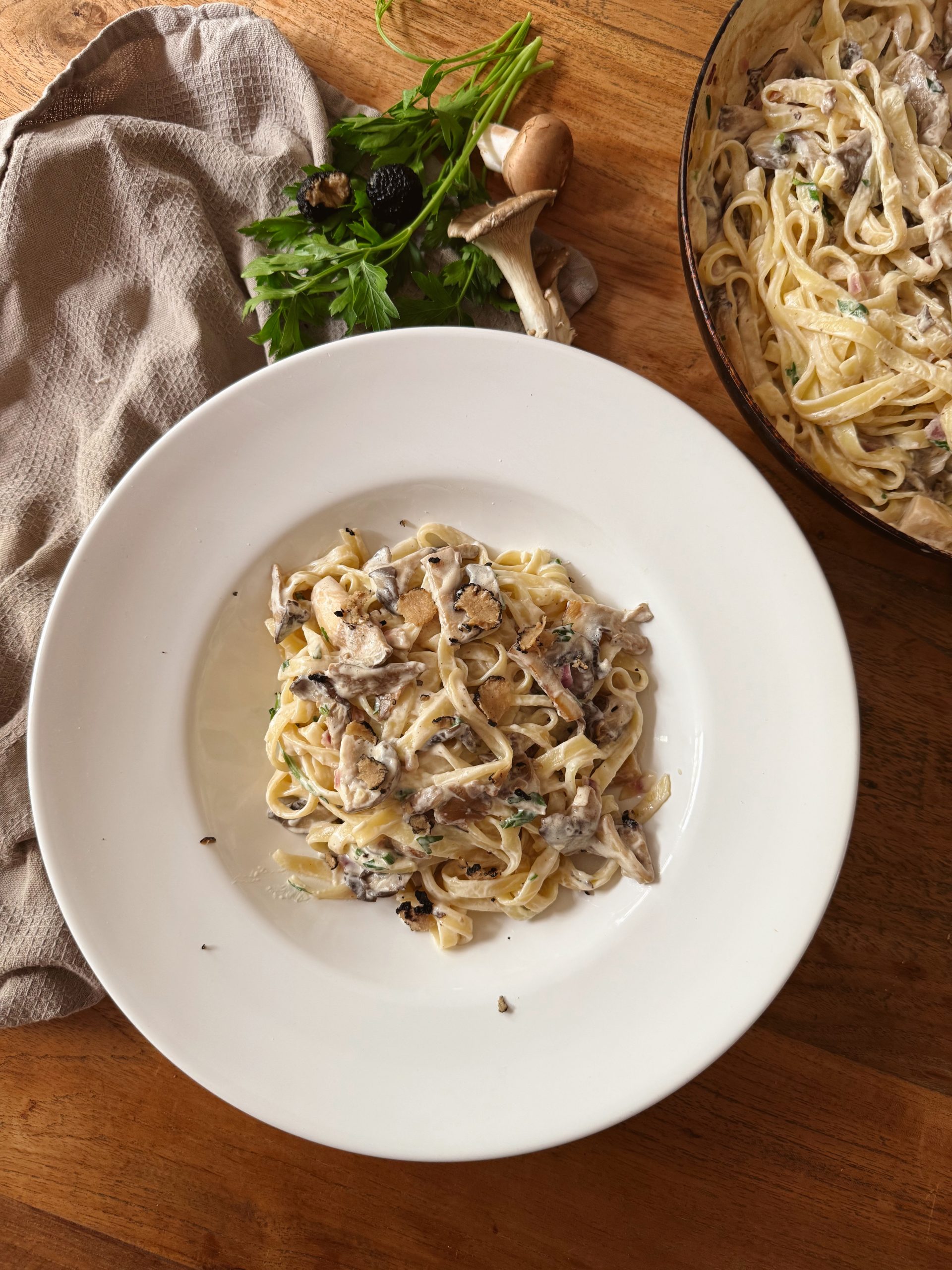 Pilz-Trüffel-Pasta auf Teller