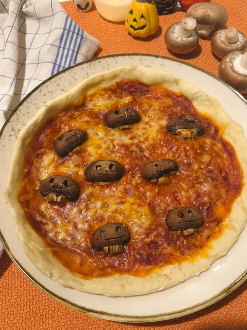 Halloween-Pizza mit Totenkopf-Champignons